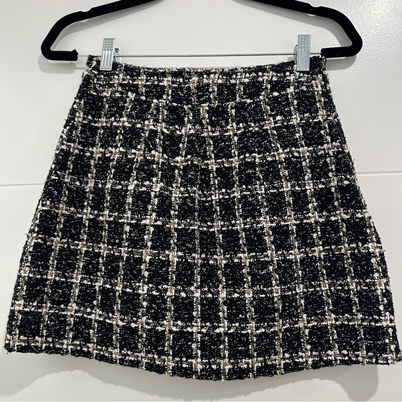 Amazon Black & white Tweed Mini Skirt w/ Pearl Button Accent Holiday Trendy S - Picture 10 of 11